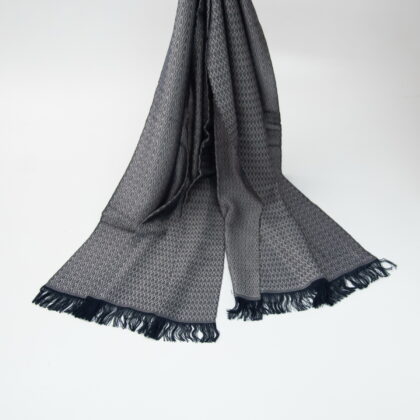 ผ้าพันคอ  Foliage Silver-Navy Blue