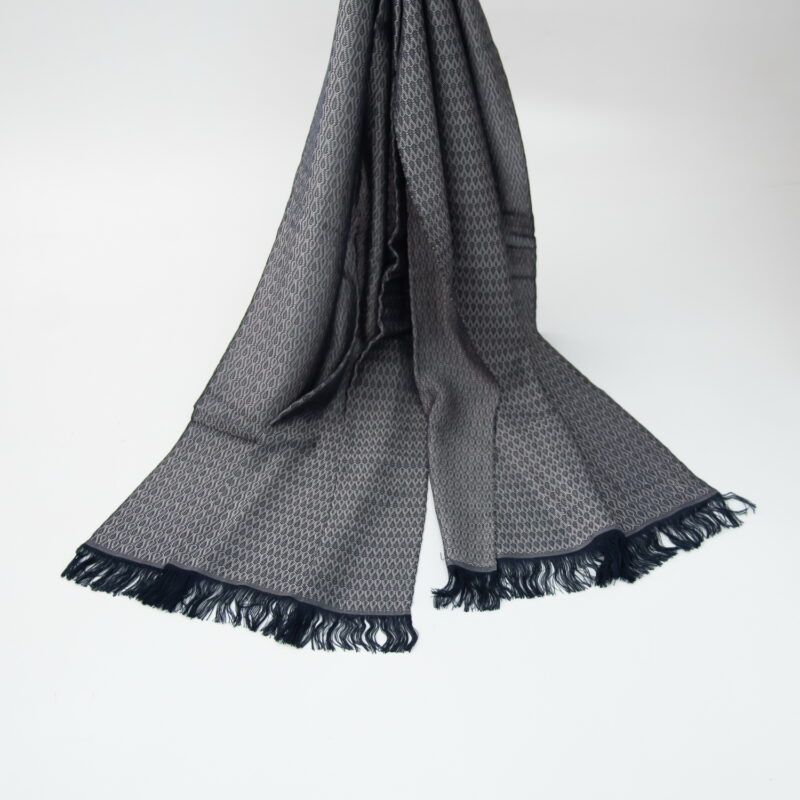 ผ้าพันคอ  Foliage Silver-Navy Blue