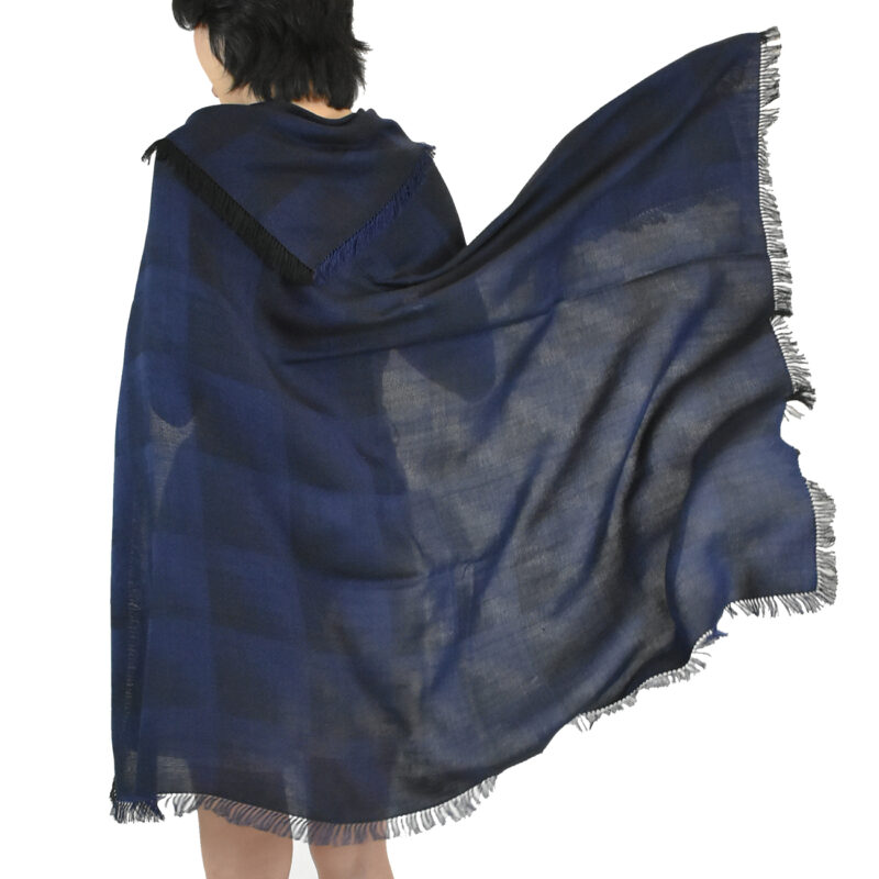 ผ้าพันคอ Triangle Blue Black